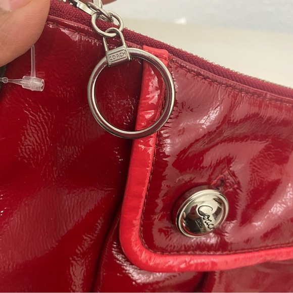 Like New/EUC Vintage Coach Poppy Patent Leather Crossbody/Shoulder Bag in Red - Picture 5 of 11